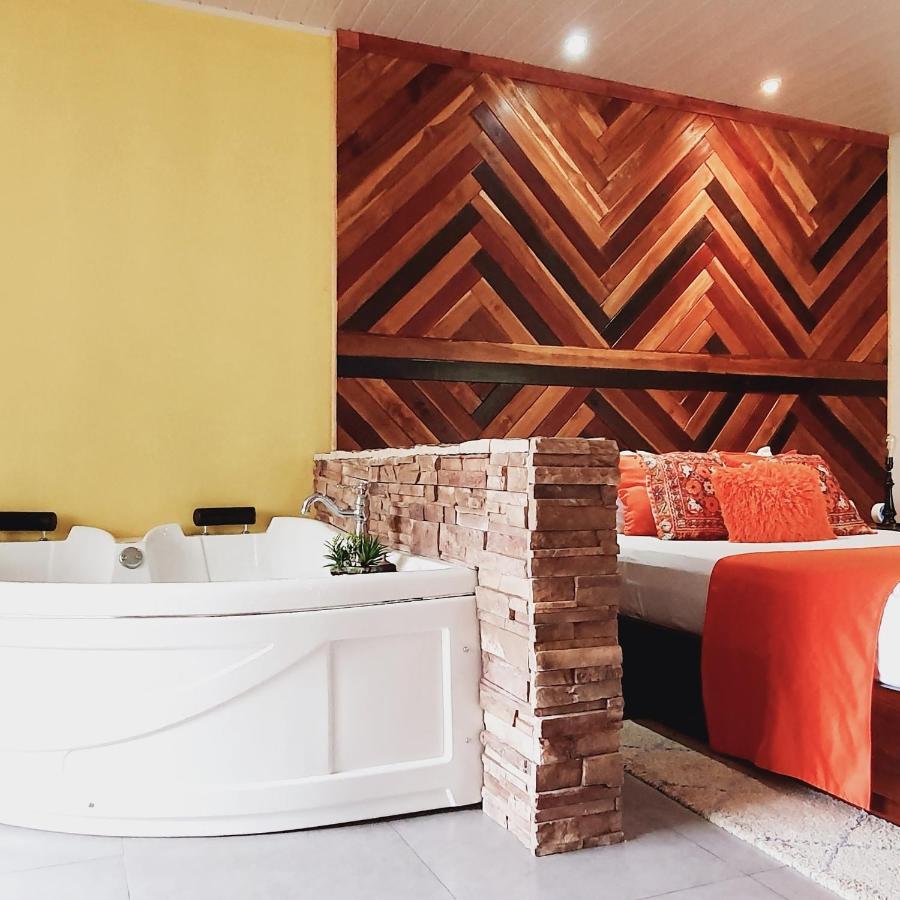 Yellow Tree Hotel *